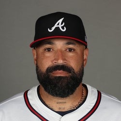 Sandy Leon headshot