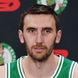Luke Kornet headshot