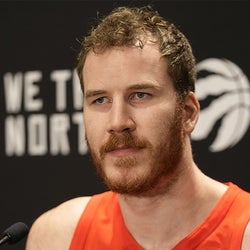 Jakob Poeltl headshot
