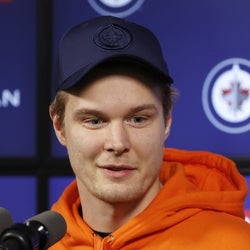 Vladislav Namestnikov headshot